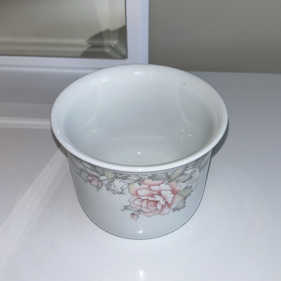 Vintage FTD Cache Pot Planter - Picture 2 of 5